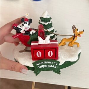 Christmas Countdown Figurine with Mickey and Pluto